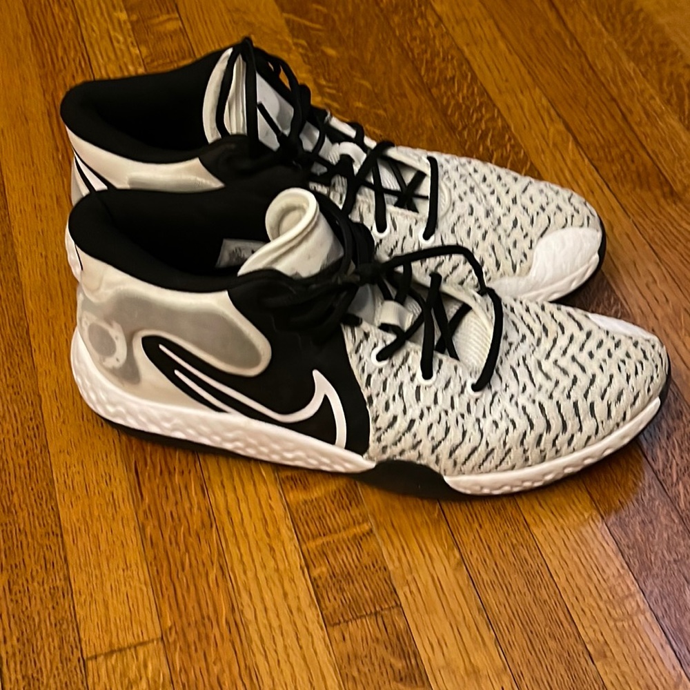 Nike mens basketball shoes